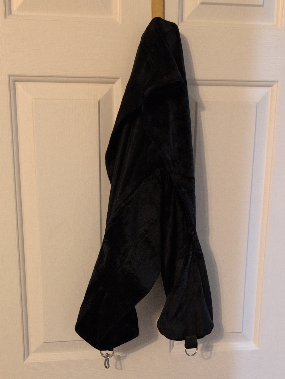 NWOT Hooded Travel Shoulder Stuffy